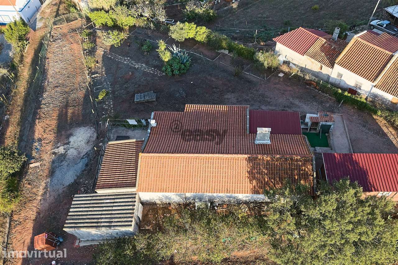 Moradia T3 com jardim, toda Equipada e Mobilada na Aldeia dos Chãos - Grande imagem: 2/40