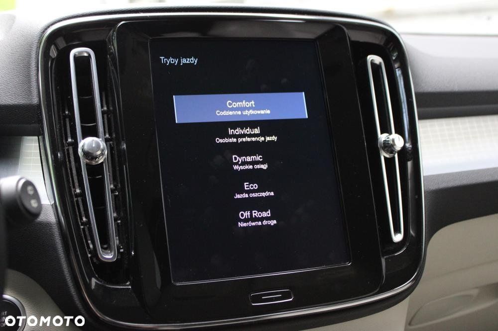 Volvo XC 40 - 24