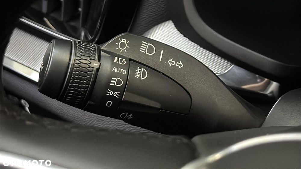 Volvo V60 B4 D R-Design - 32