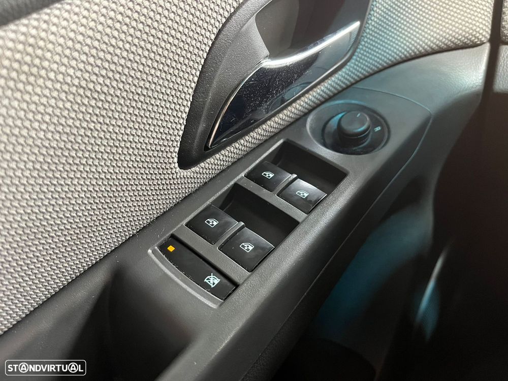 Chevrolet Cruze SW - 25