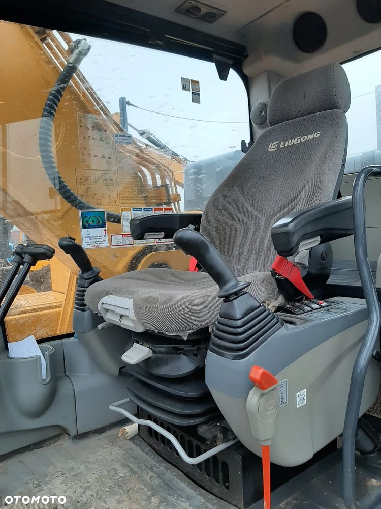 Liu Gong CLG924E - 6