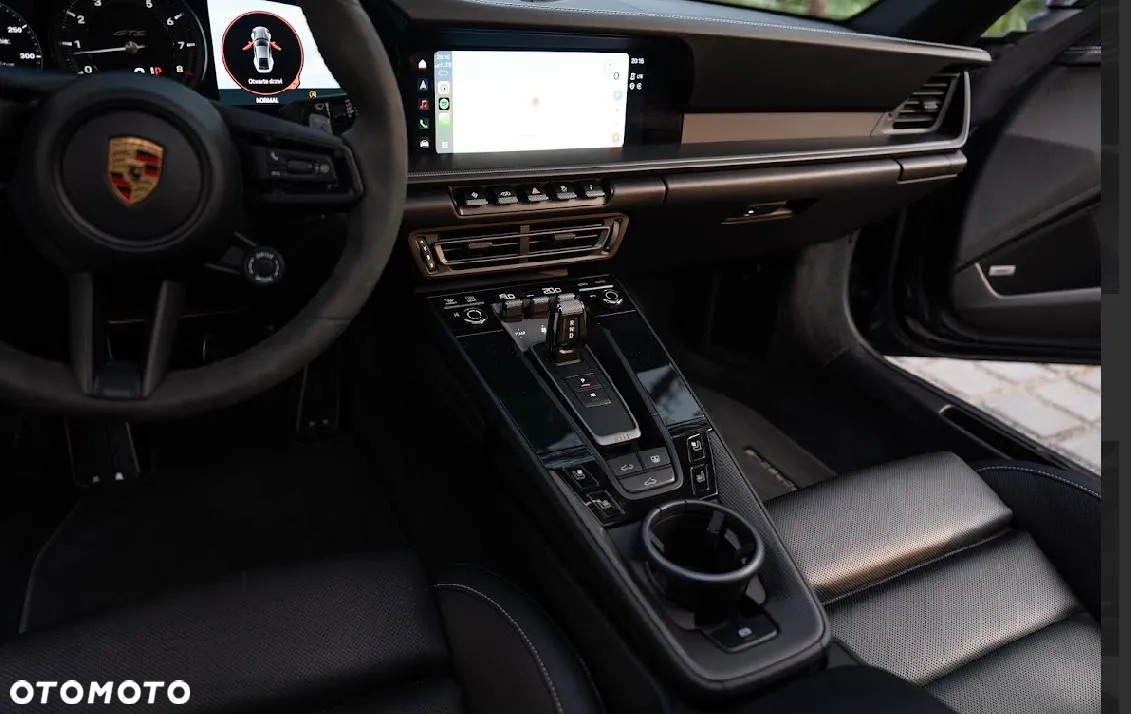 Porsche 911 Carrera 4 GTS - 6