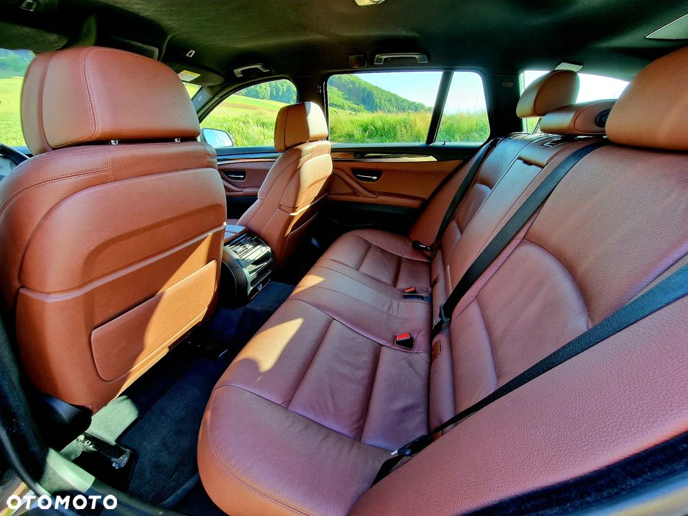 BMW Seria 5 530d Touring Luxury Line - 12