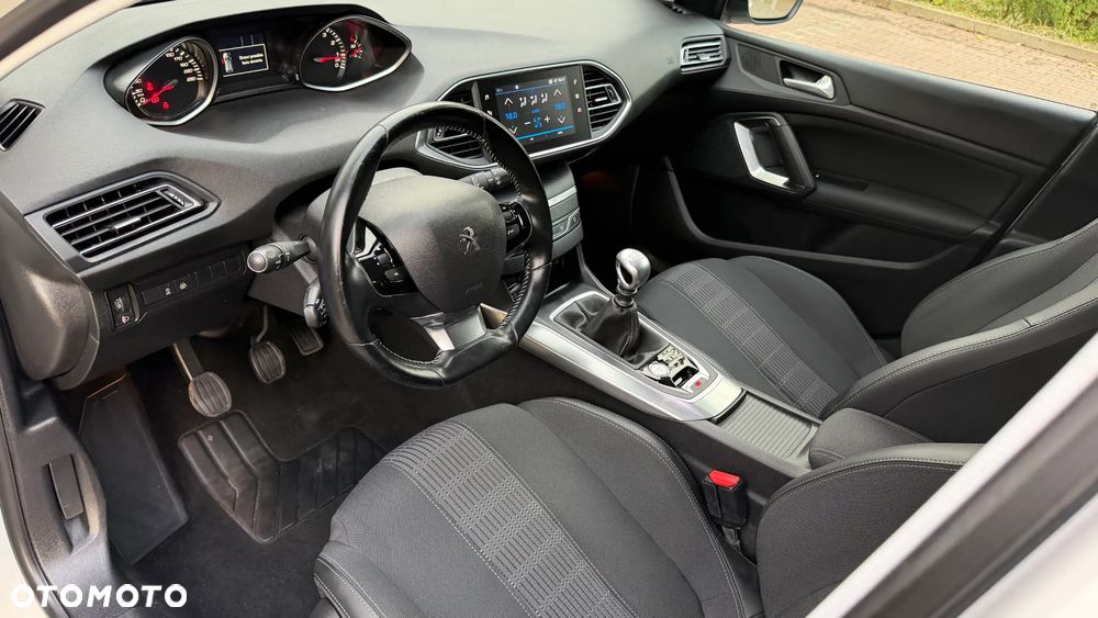 Peugeot 308 1.2 PureTech GPF Allure Pack S&S - 26