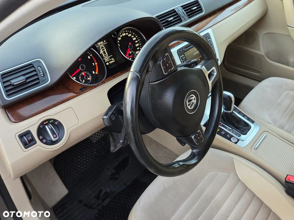 Volkswagen Passat - 22