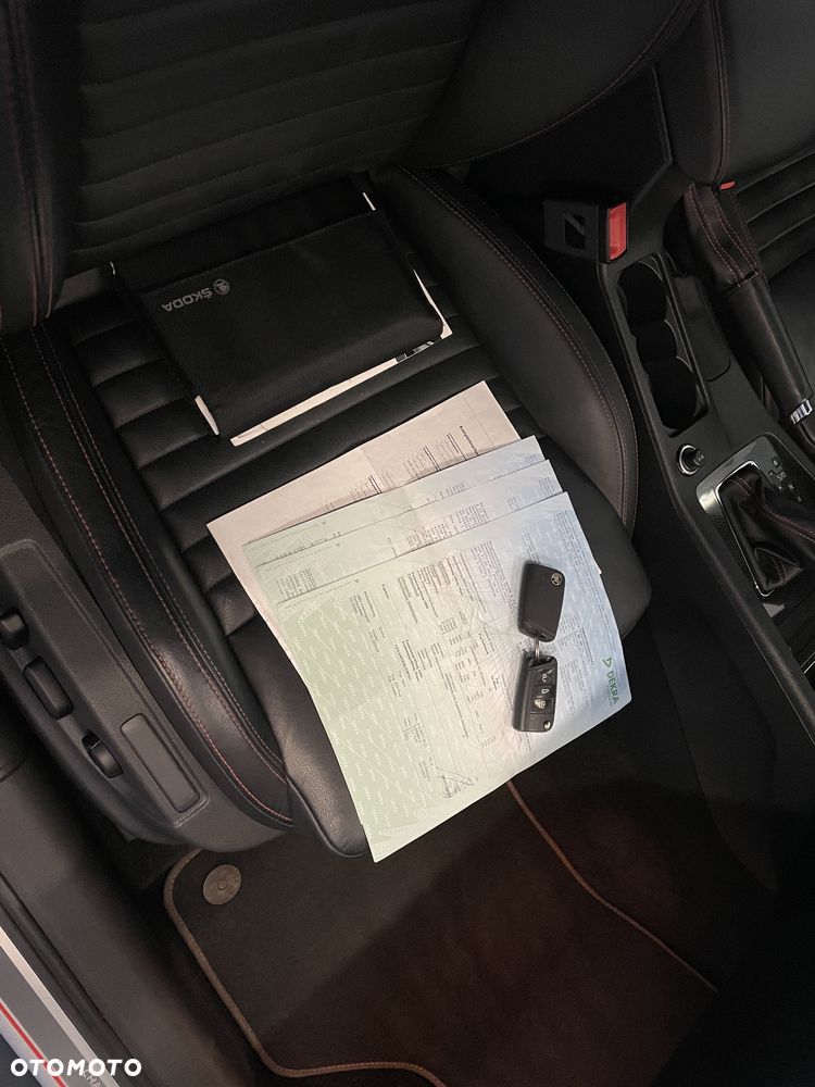 Skoda Octavia 2.0 TDI SCR RS DSG - 24