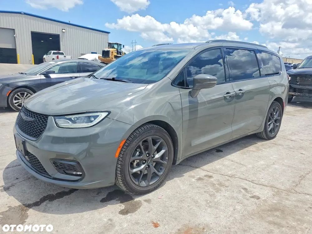 Chrysler Pacifica - 1