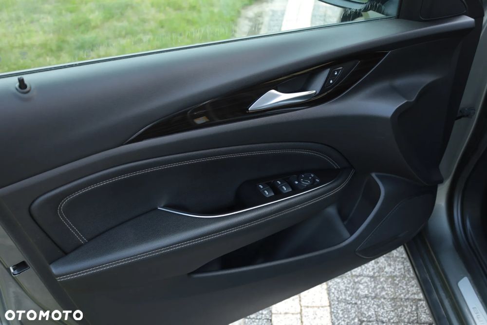 Opel Insignia - 12
