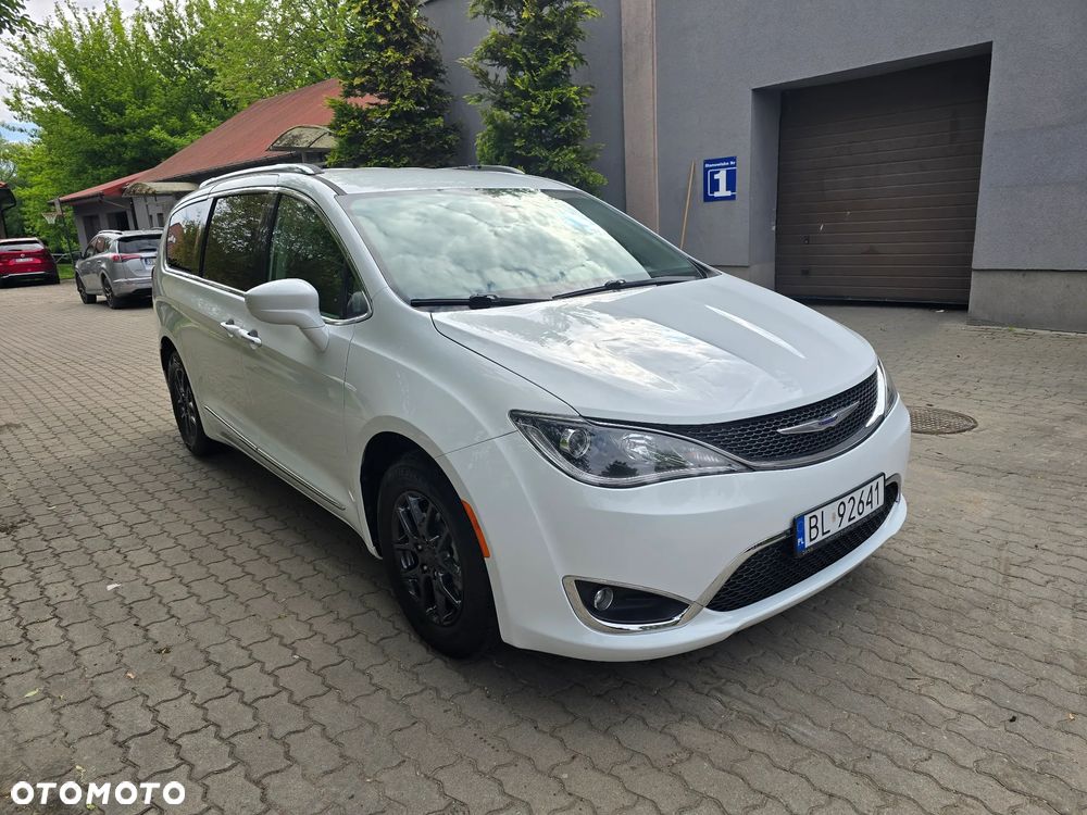 Chrysler Pacifica - 3