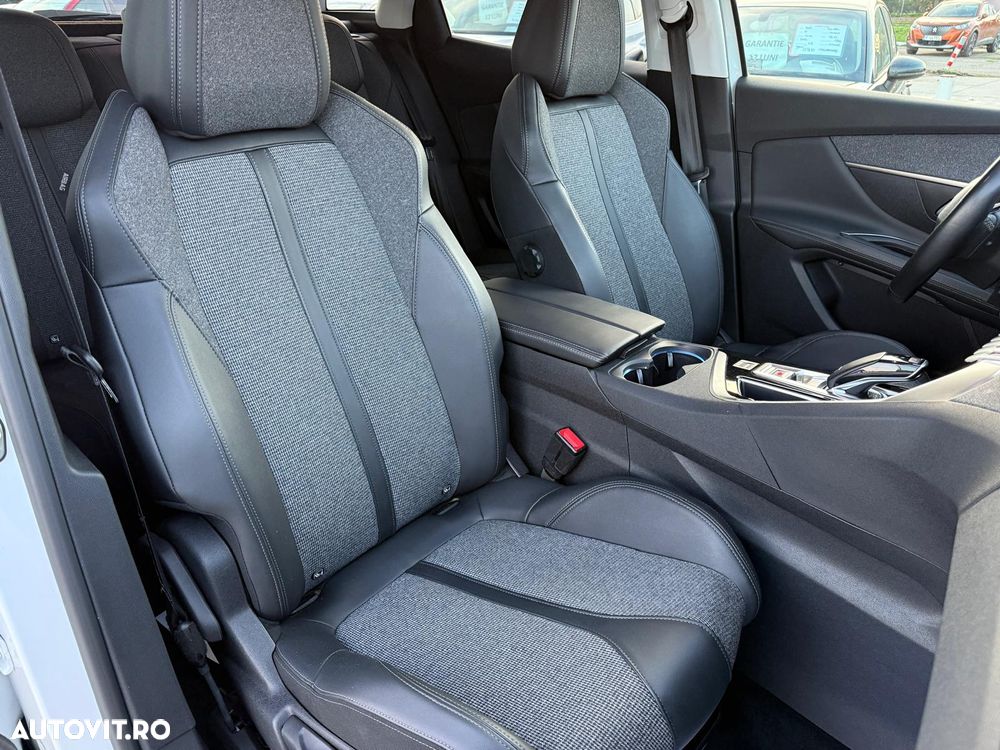 Peugeot 3008 1.2 PureTech Turbo S&S EAT8 Allure - 19