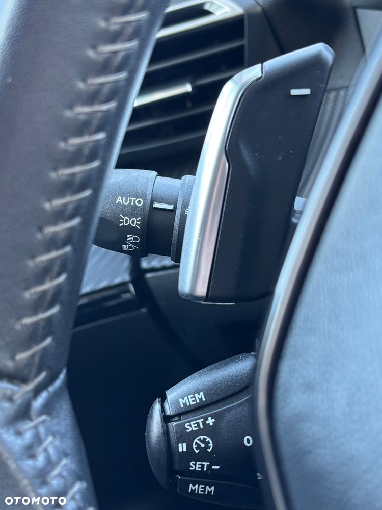 Peugeot 2008 PureTech 130 EAT8 Allure - 17