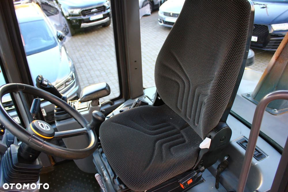 Volvo L30G - 23