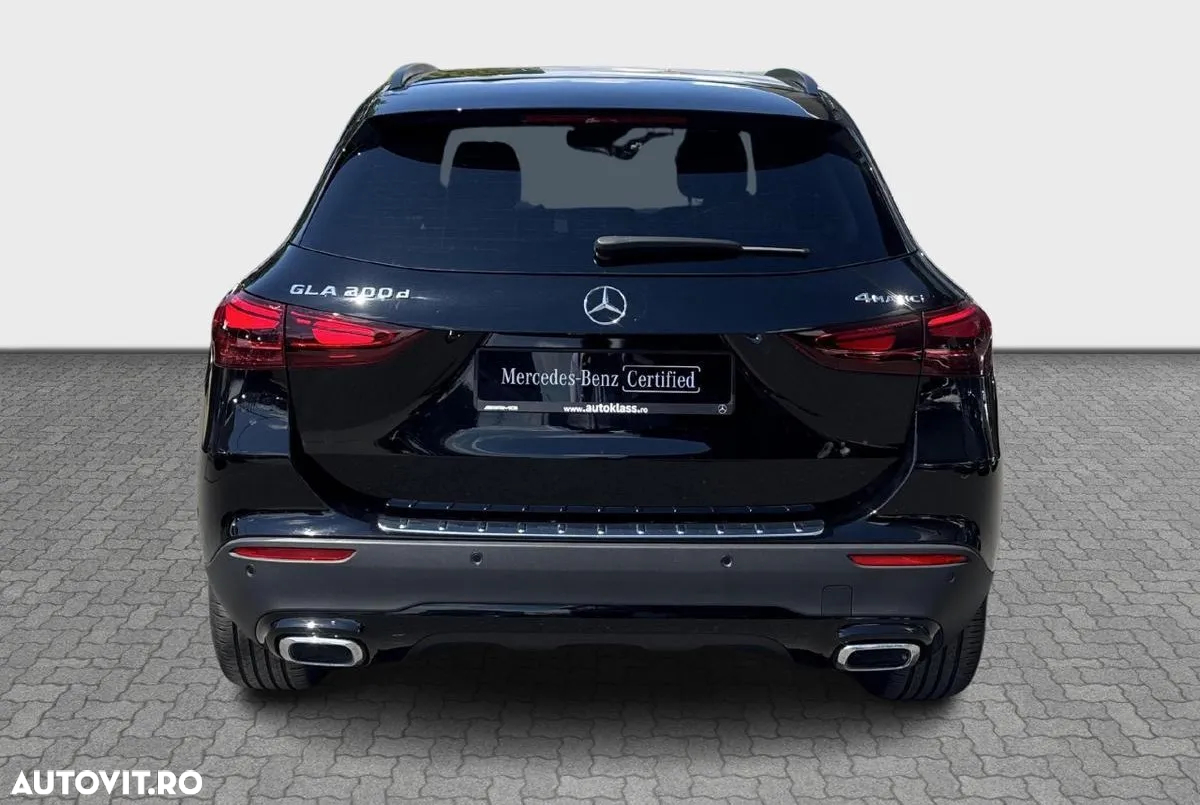 Mercedes-Benz GLA 200 d 4Matic 8G-DCT - 4