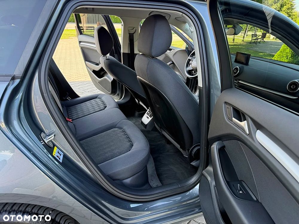 Audi A3 Sportback 1.6 TDI S line Sportpaket - 6