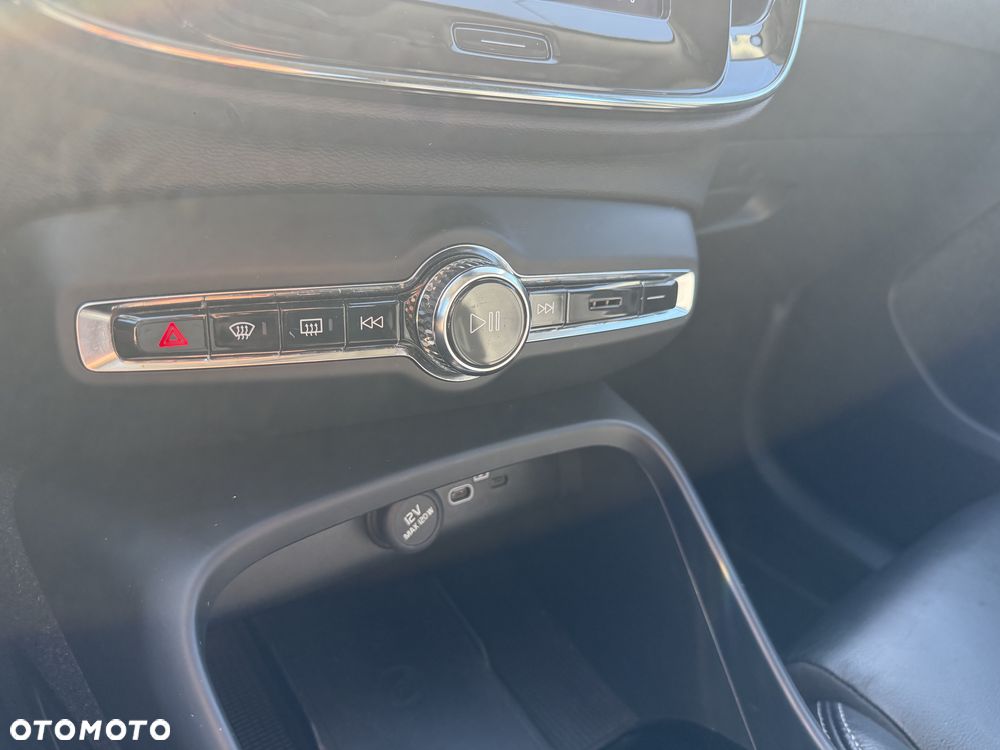 Volvo XC 40 B3 B DKG Essential - 11