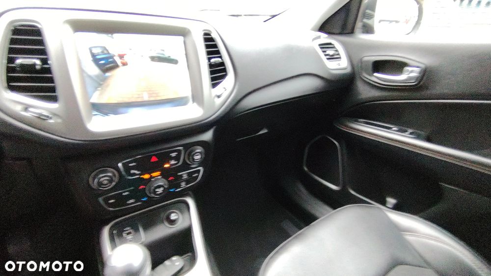 Jeep Compass 1.4 MultiAir Longitude - 26