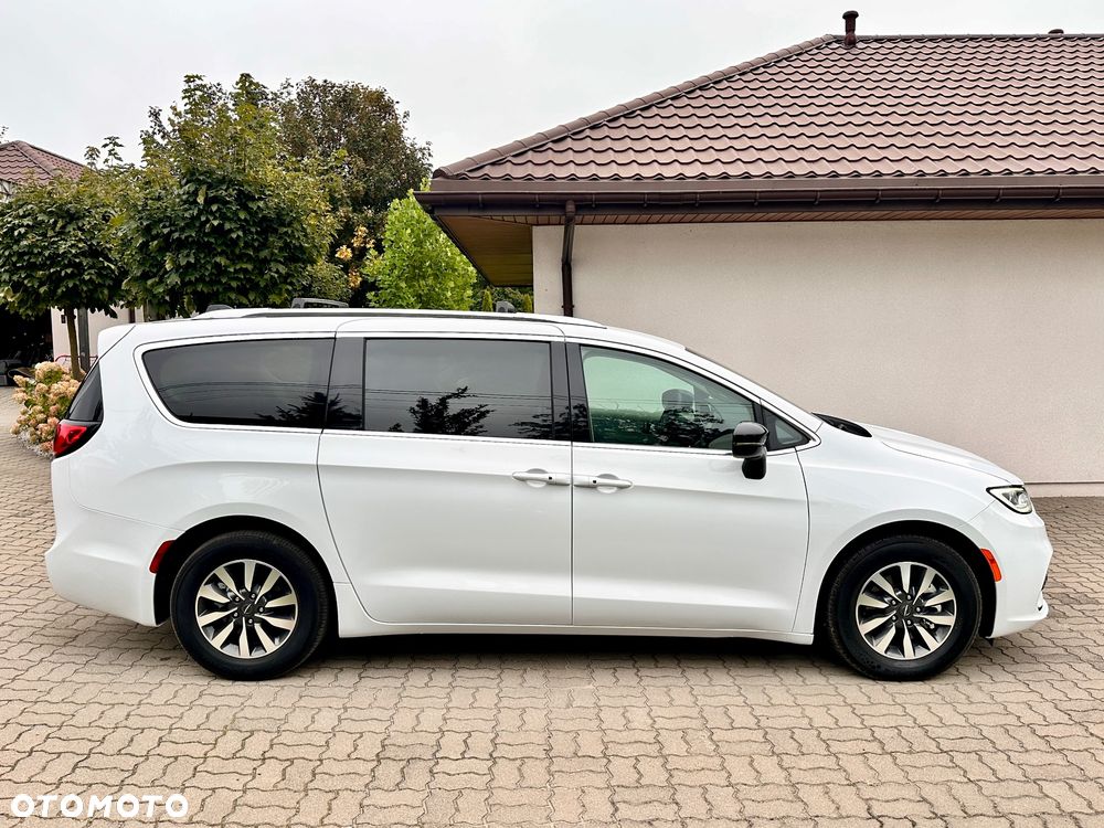 Chrysler Pacifica - 11