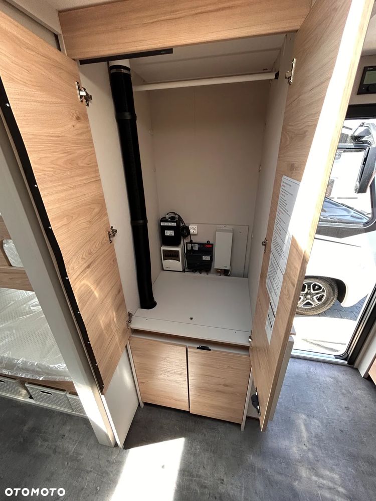 Dethleffs Camper 730 FKR - 35