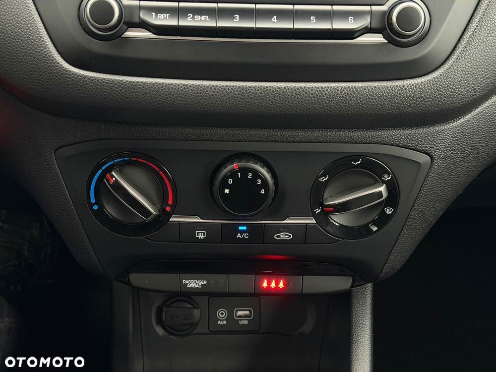 Hyundai i20 blue 1.2 Classic - 9