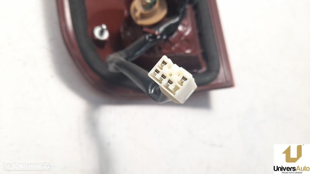 FAROLIM TRASEIRO DIREITO TOYOTA RAV 4 II 2003 -8155142040 - 3