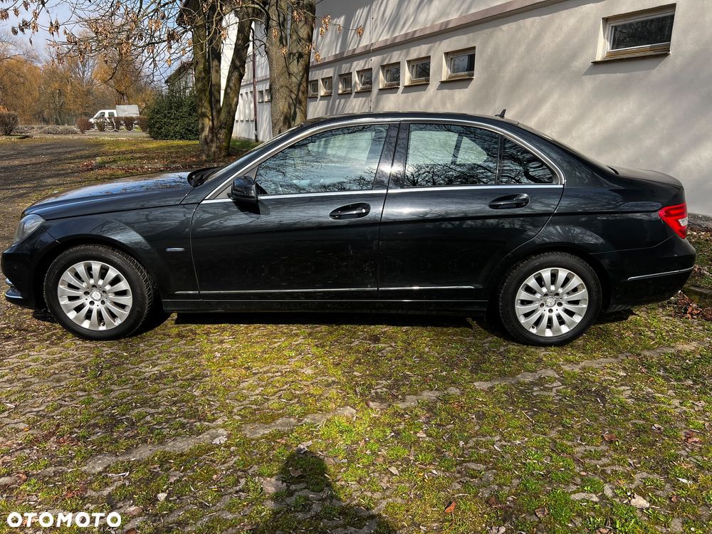 Mercedes-Benz Klasa C 180 CGI BlueEFFICIENCY Avantgarde - 11