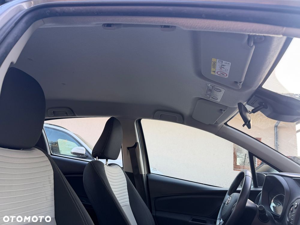 Toyota Yaris Hybrid 100 Terra - 15