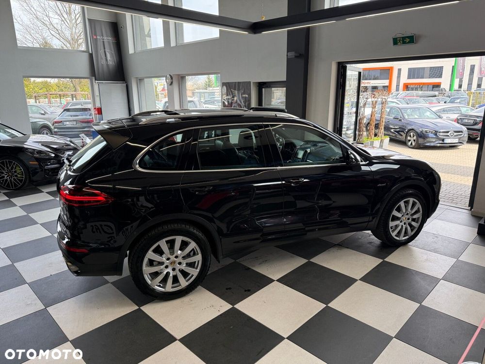 Porsche Cayenne - 4