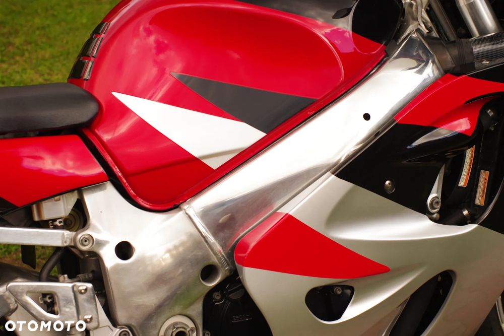 Suzuki GSX-R - 10
