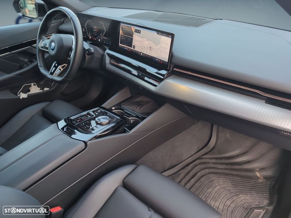 BMW 530 e Pack Desportivo M - 18