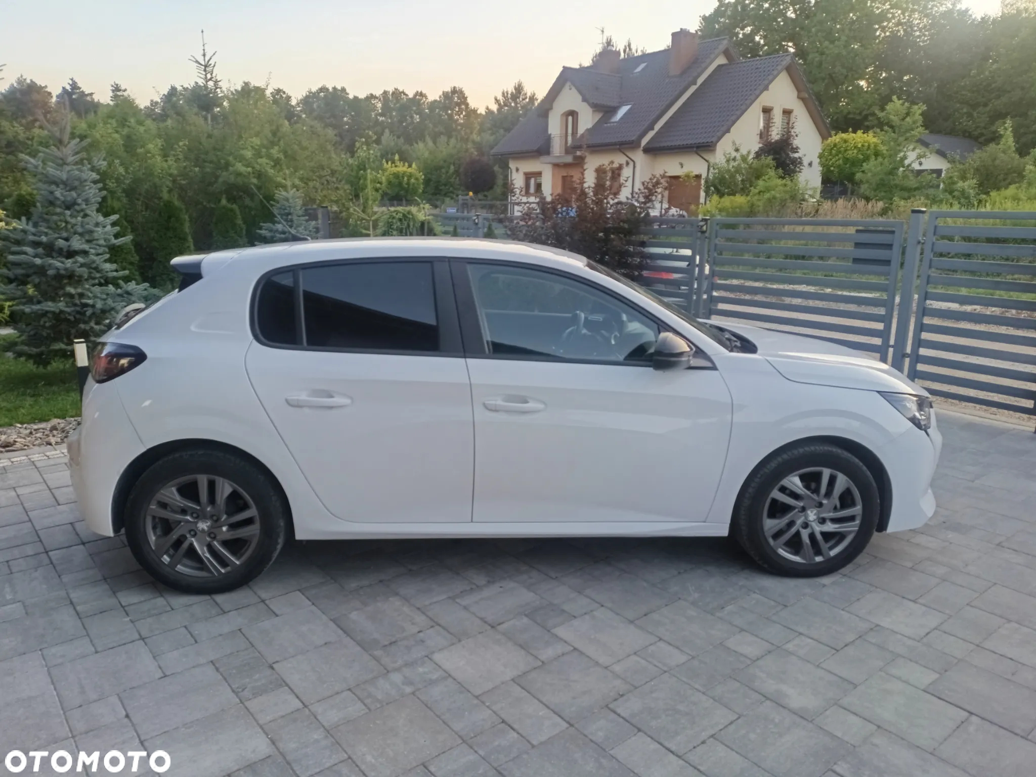 Peugeot 208 - 4