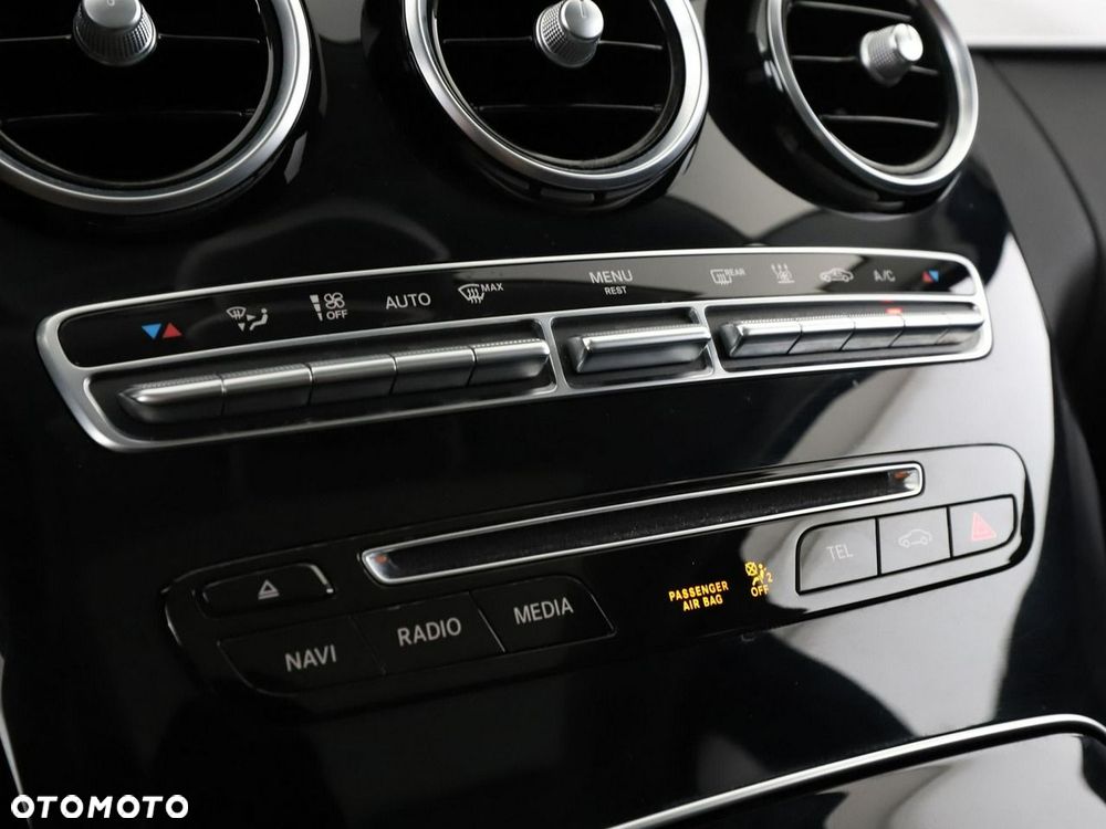 Mercedes-Benz Klasa C 200 4Matic 9G-TRONIC Avantgarde - 27