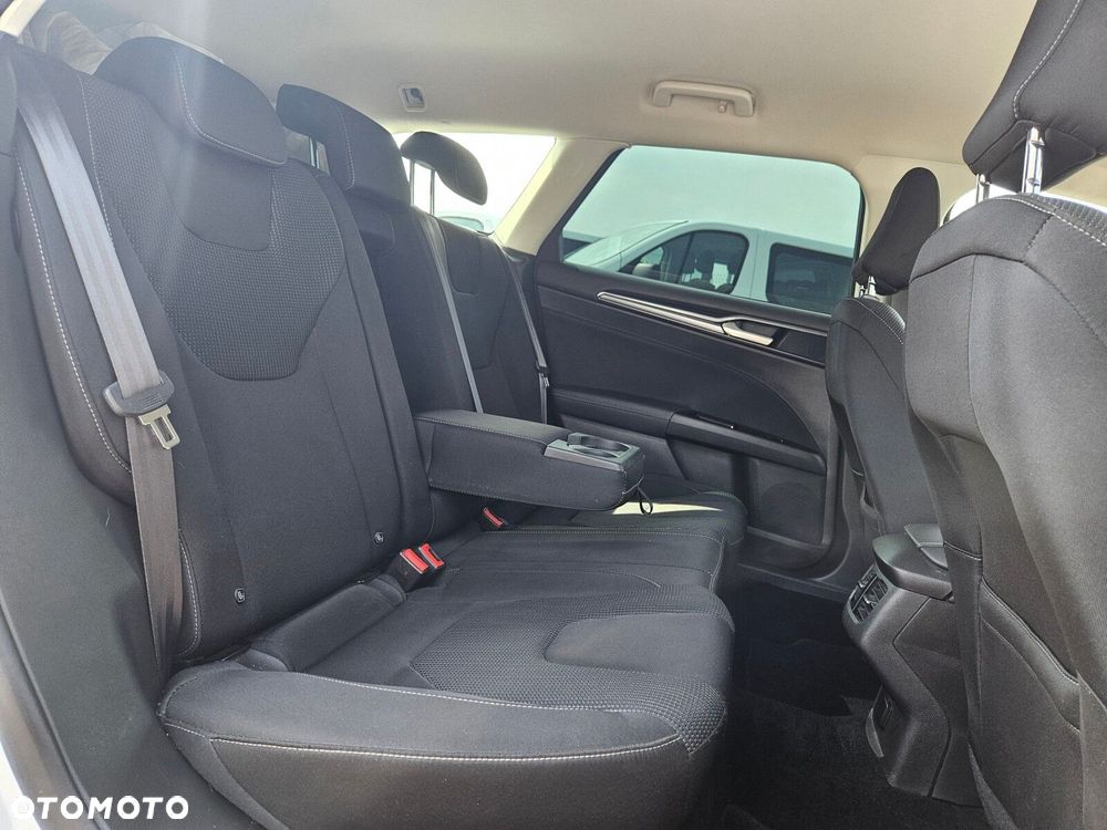 Ford Mondeo - 32