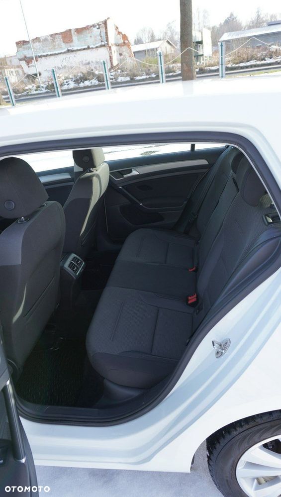 Volkswagen Golf - 21