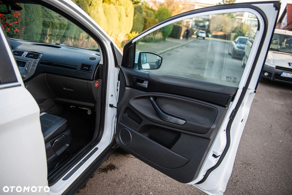 Ford Kuga 2.0 TDCi 4x4 Titanium - 25