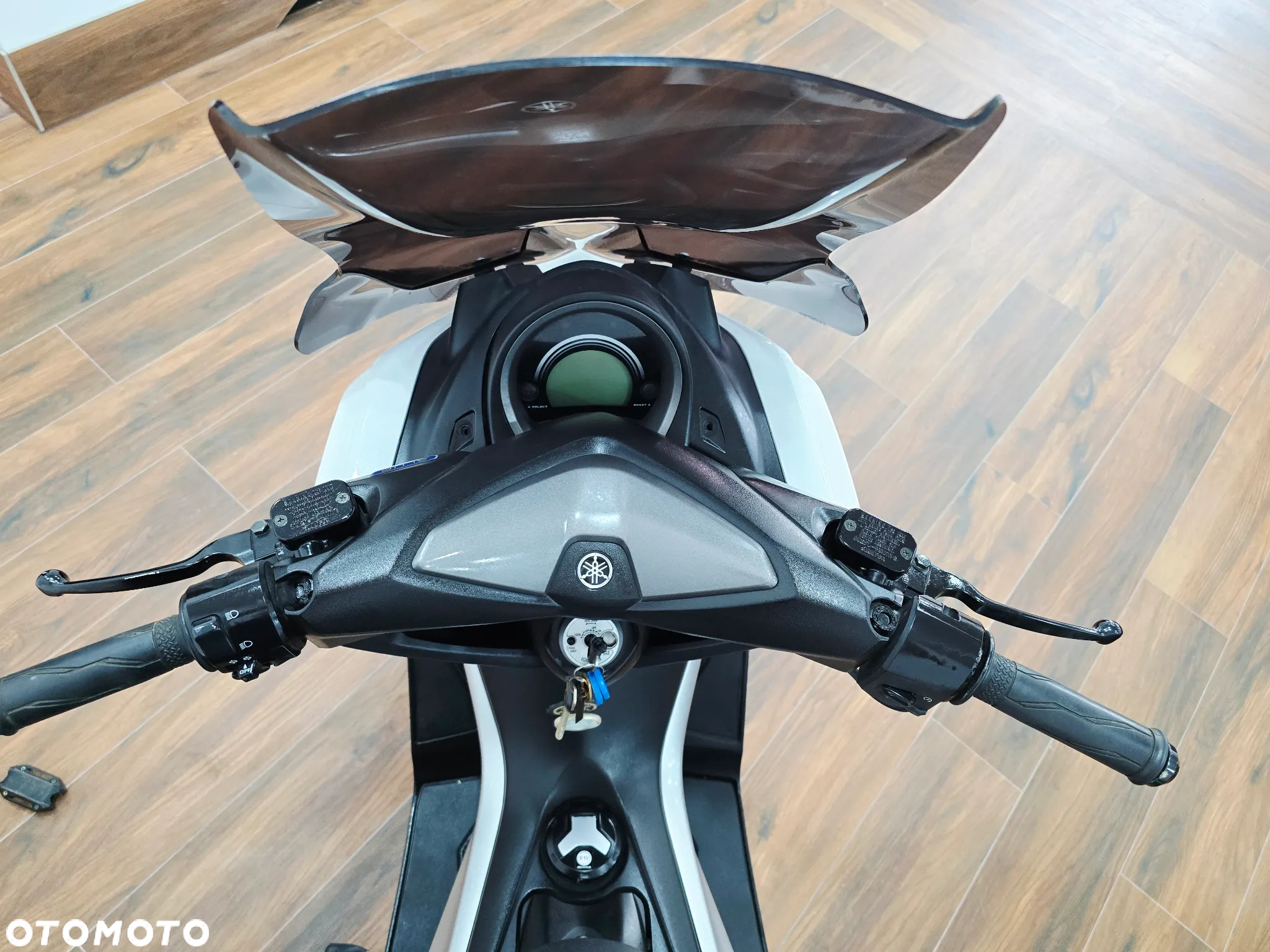 Yamaha NMAX - 10