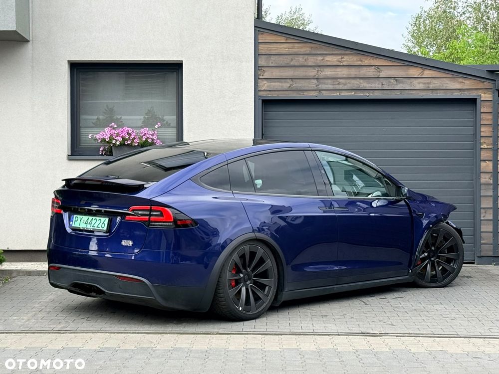 Tesla Model X Plaid - 12