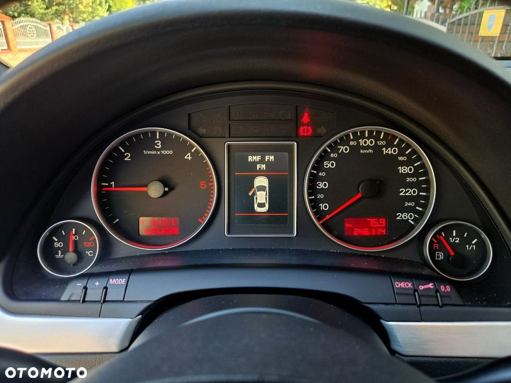Audi A4 Avant 2.0 TDI DPF Quattro - 22
