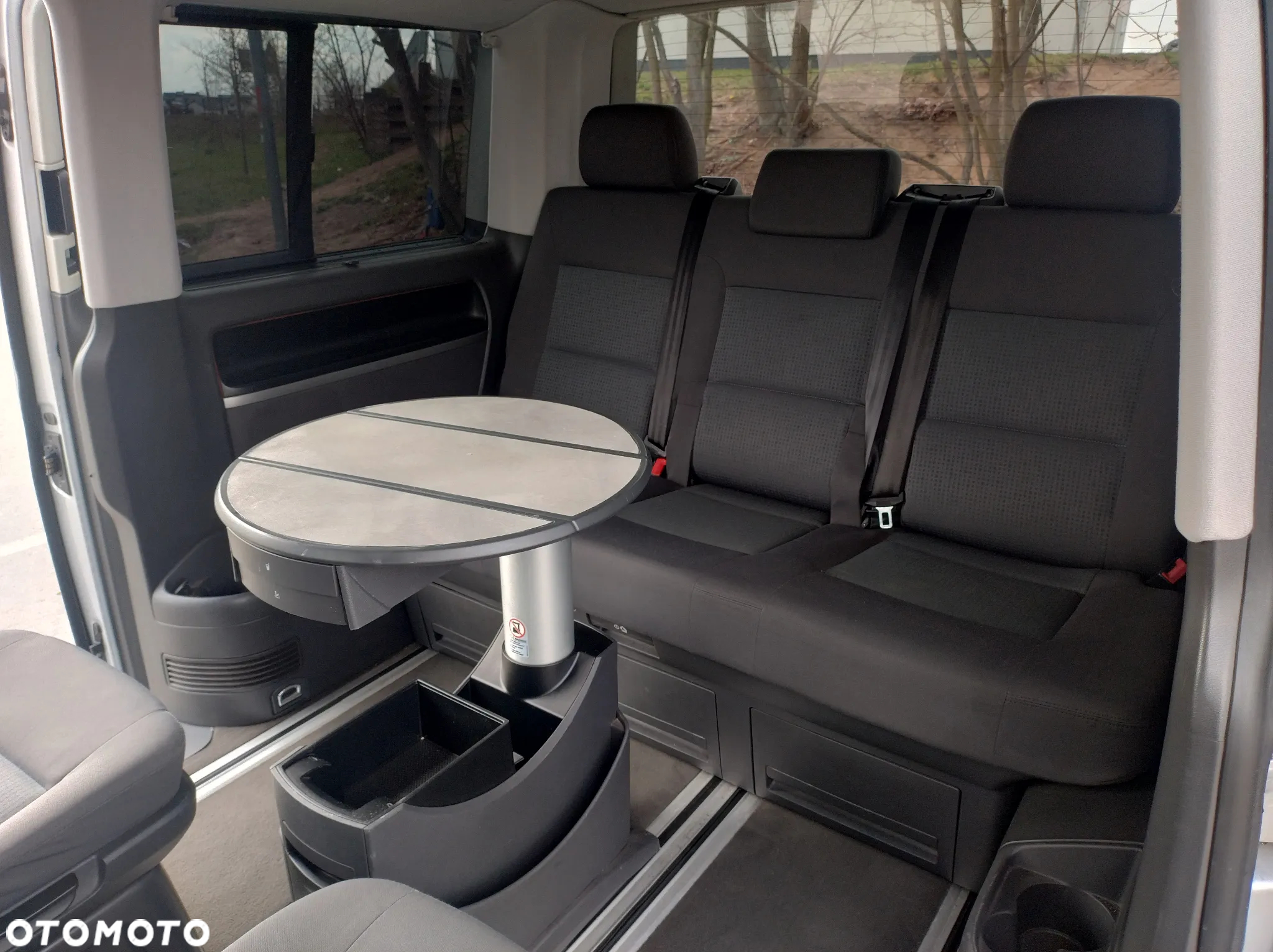Volkswagen Multivan - 13