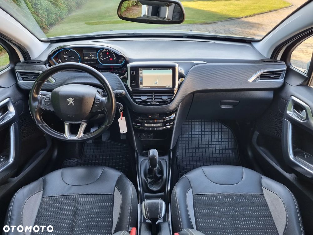 Peugeot 2008 1.2 Pure Tech Allure S&S - 6