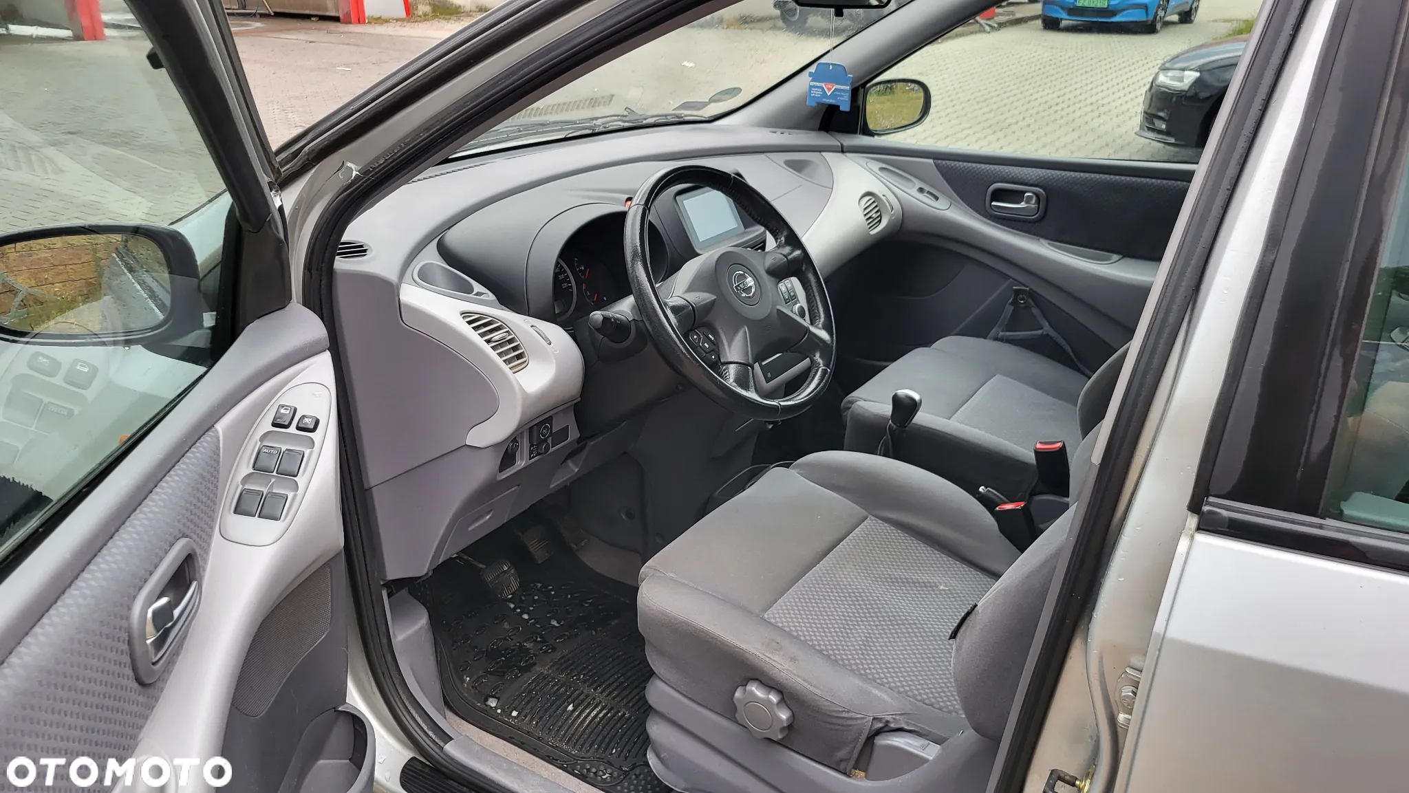 Nissan Almera Tino - 8