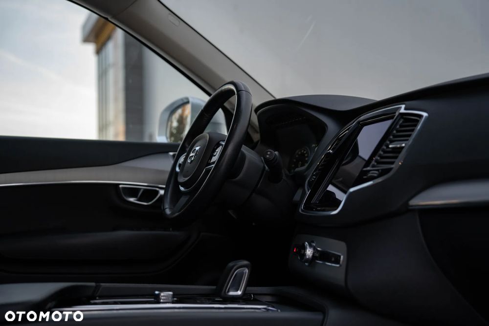 Volvo XC 90 B5 D AWD Geartronic Momentum - 28