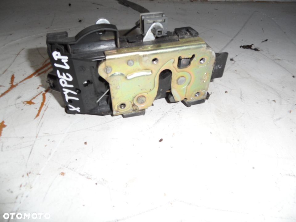 ZAMEK DRZWI LEWY PRZOD JAGUAR X-TYPE 8 PIN EUROPA