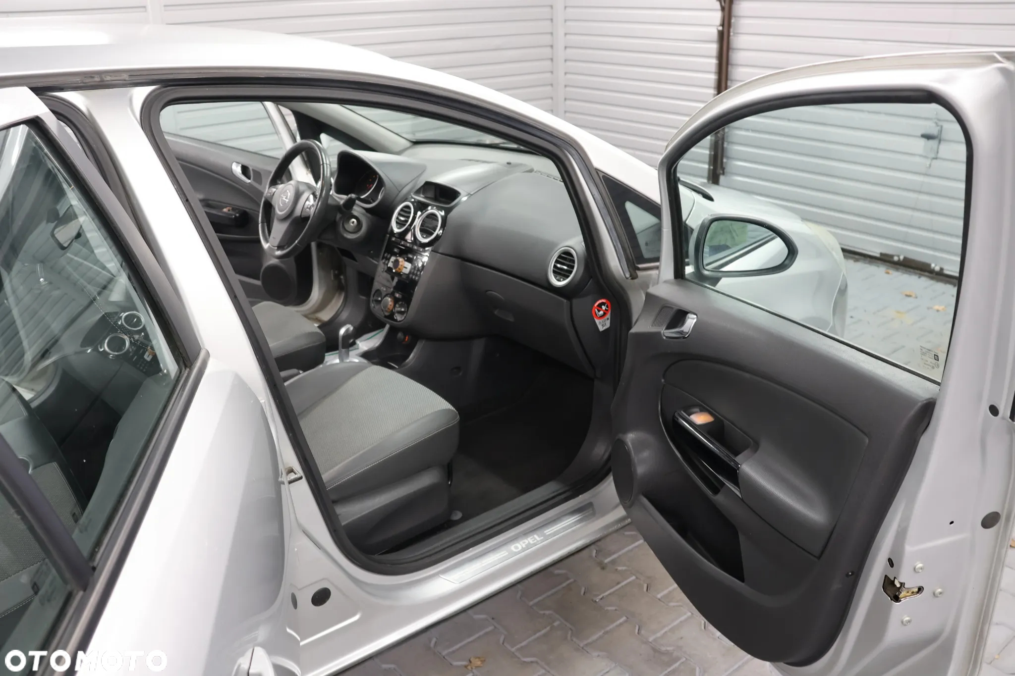 Opel Corsa 1.2 16V Easytronic - 11
