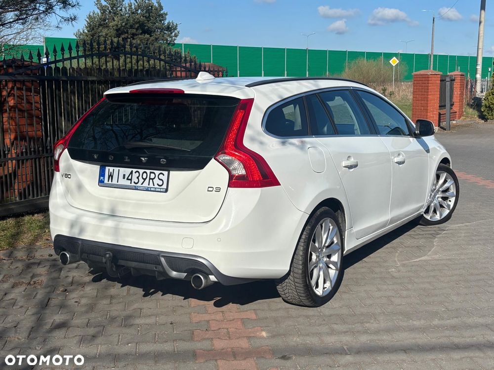 Volvo V60 D3 R-Design - 12