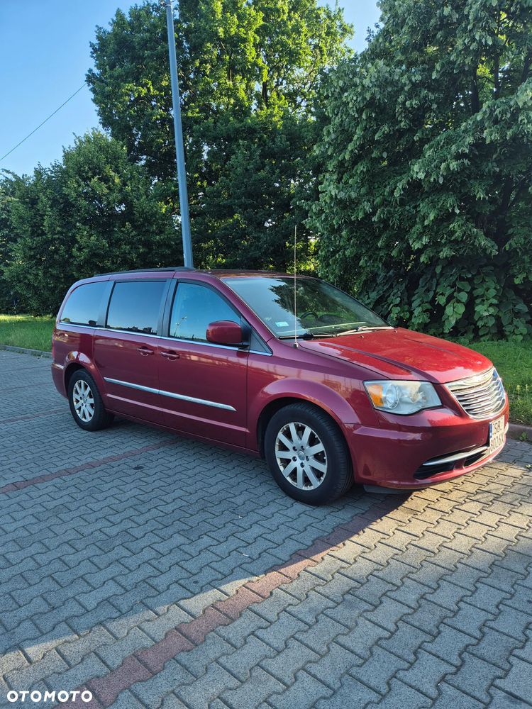 Chrysler Town & Country - 6