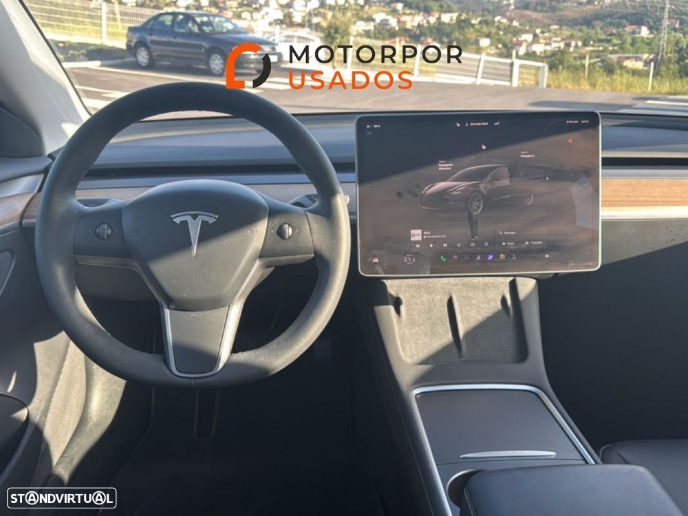 Tesla Model 3 - 8
