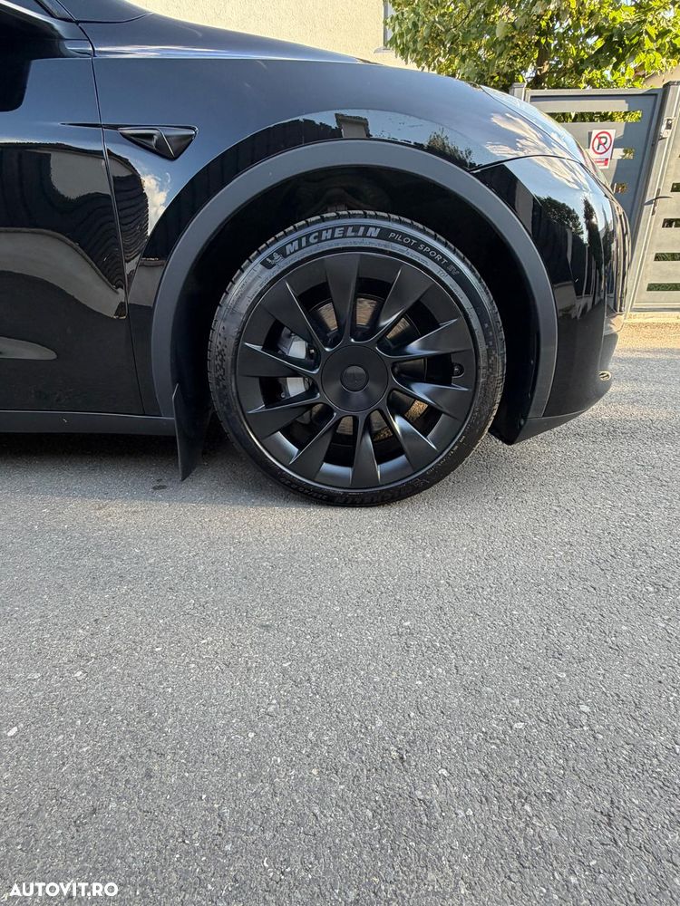 Tesla Model Y - 7