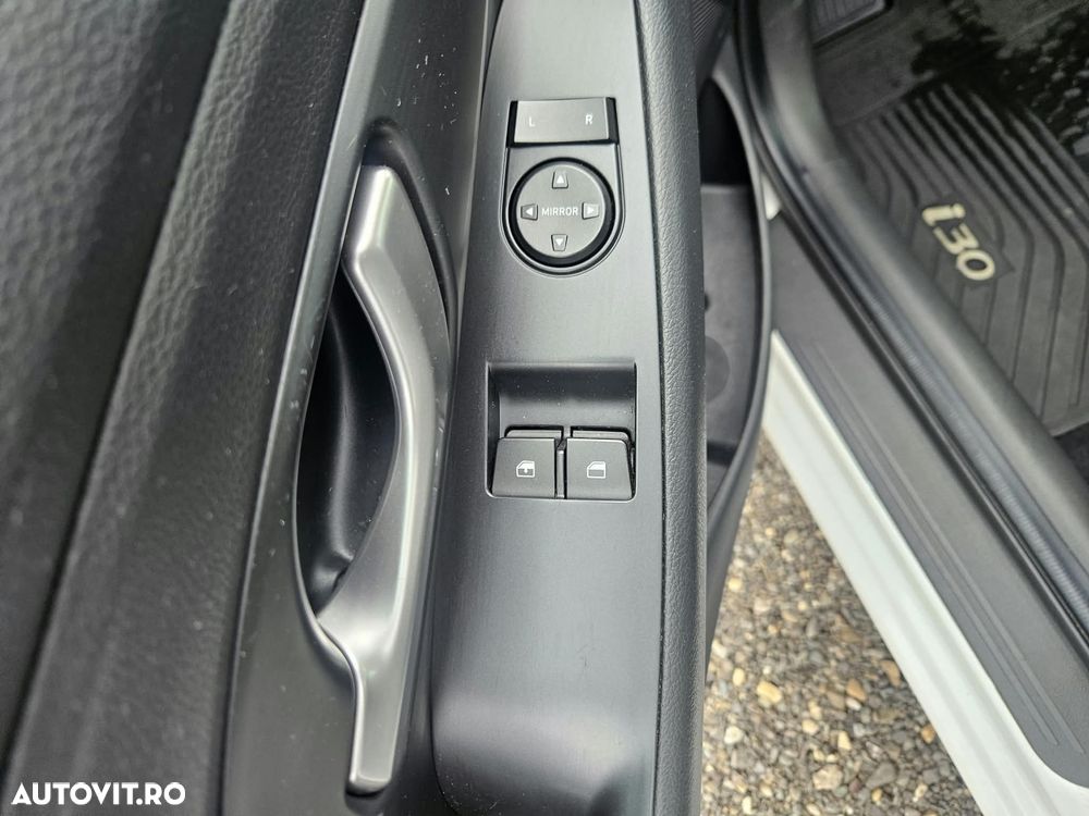 Hyundai i30 1.5 110CP 5DR M/T Comfort - 14
