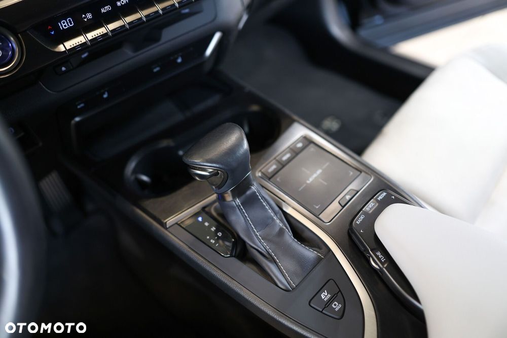 Lexus UX - 24