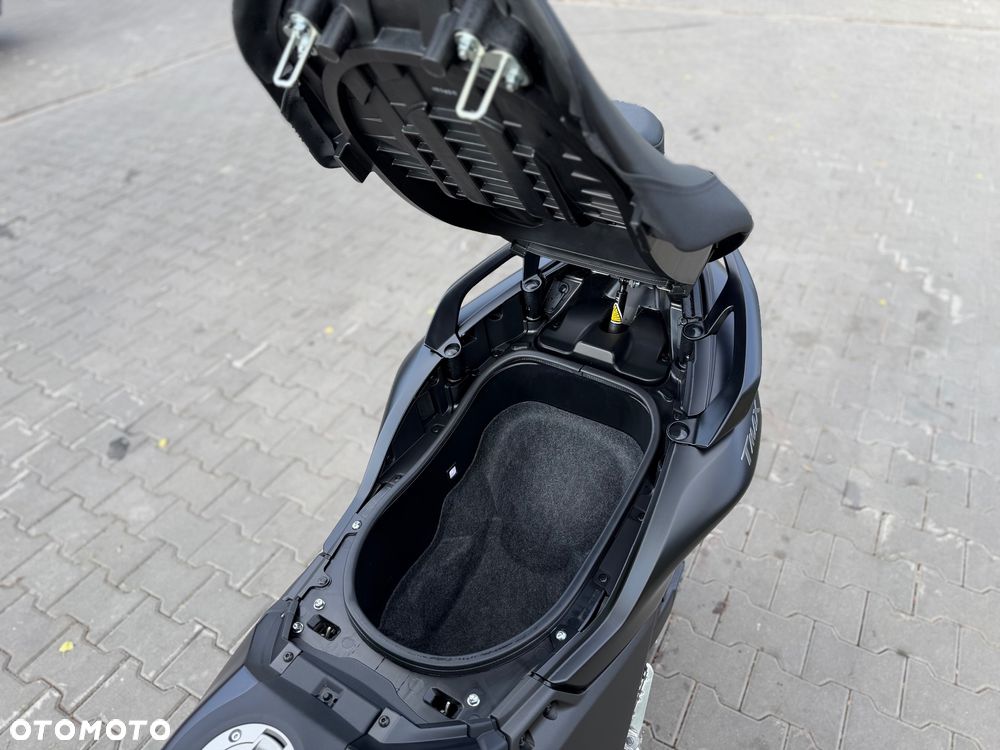 Yamaha Tmax - 18